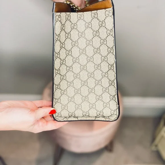 Gucci Shoulder Bag - Picture 9 of 12